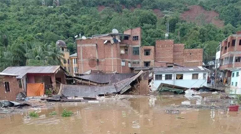 Inundación en Tipuani foto urgente.bo