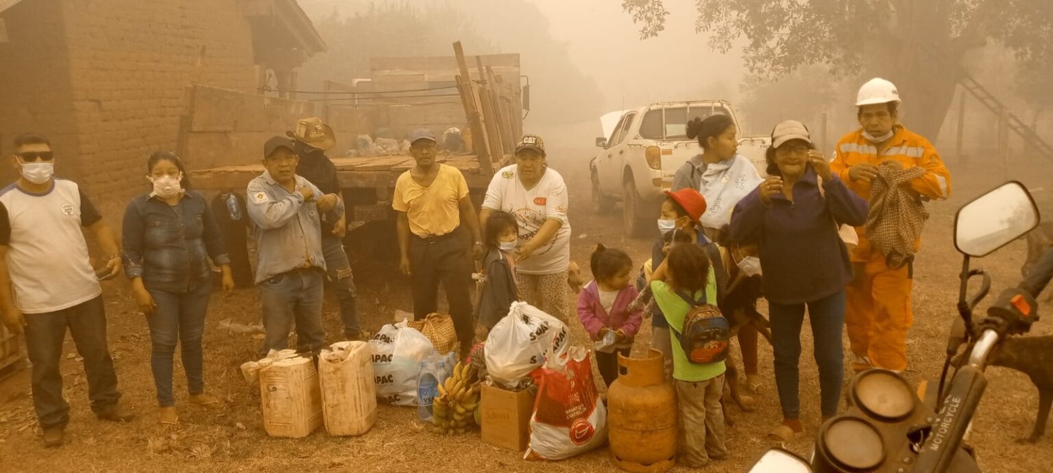 Comunarios de Palestina, cerca de Concepción fueron evacuados por la densa humareda. Foto: Periodistas ambientalistas