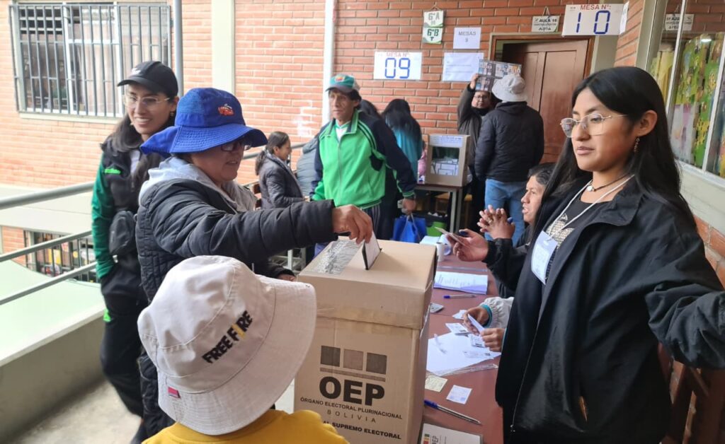 Desarrollo de la jornada electoral en Bolivia. Foto: Sumando Voces