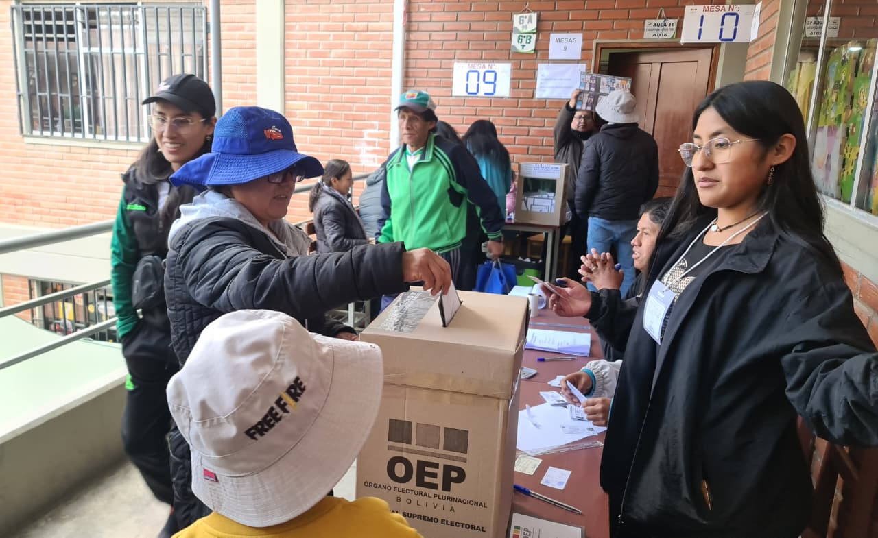 Desarrollo de la jornada electoral en Bolivia. Foto: Sumando Voces