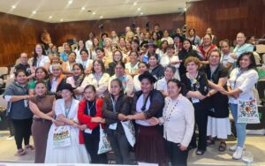 Lideresas indígenas en la III Cumbre Internacional de Mujeres Indígenas. Foto: Sumando Voces