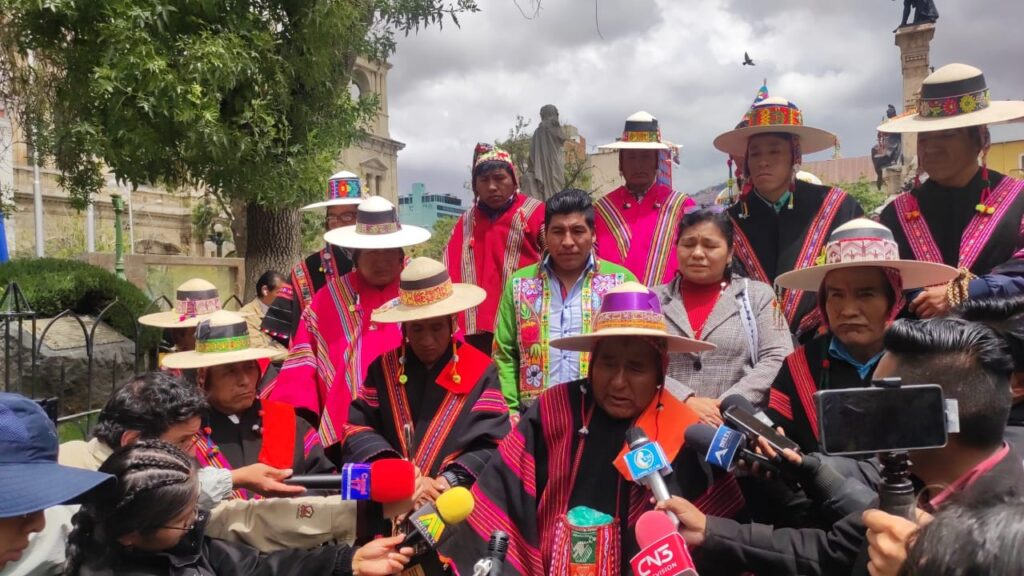 Líderes de Challa en la plaza Murillo de La Paz. Foto