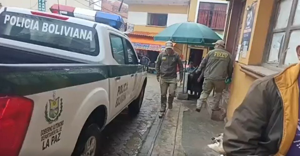 La Policía investiga un hecho de feminicidio el Coroico. Foto: Captura de pantalla de Cadena A