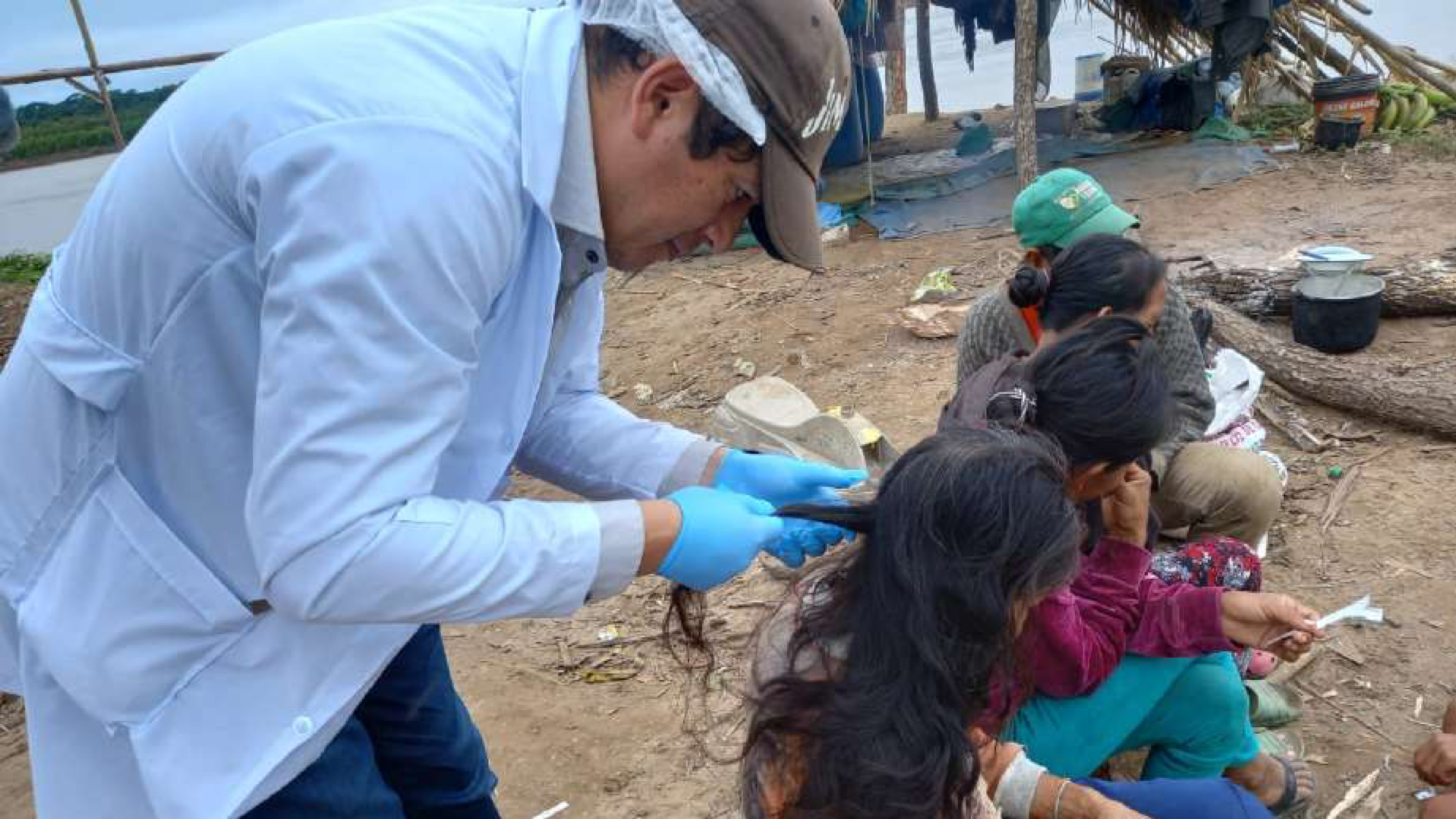 Imagen principal: Toma de muestras de cabello en pueblos indígenas. Foto: CPILAP.