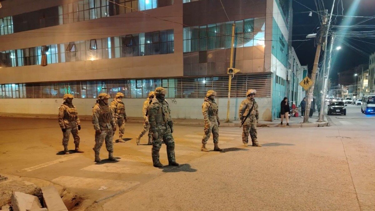Control militar durante el estado de excepción. Foto: Ministerio de Defensa.