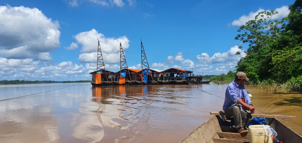 Dragas en el río Madre de Dios: Foto: Mongabay Latam